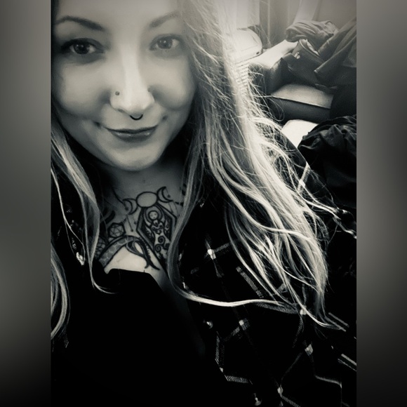 Meet your Posher, Lauren - Picture 1 of 1